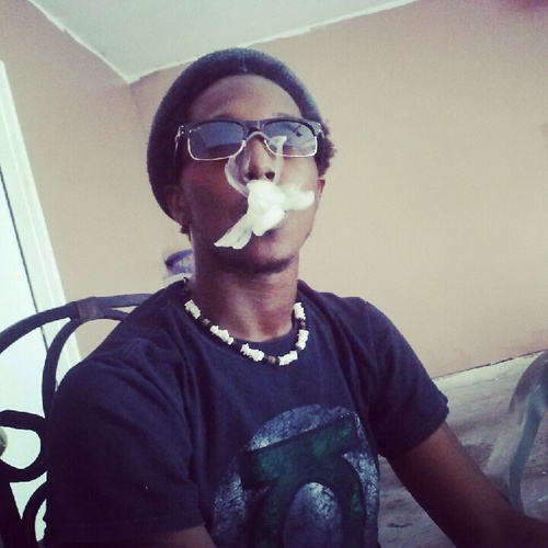 Fuck a Biio Lets get Geeked.!!! Juh hiit Follow a.s.a.p on thee real tiip..... R.I.P @LadiesLoveOcho.... Follow meh on Instagram @Stoned_Hippy