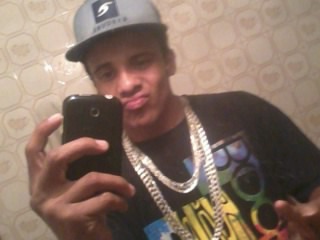 Sem limites eu sempre fui um moleque
Sem limites acostumado a viver no regimeE sem ter hora pra voltar .)(