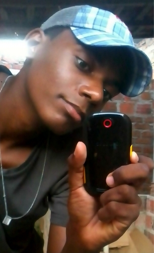 Tenho 18 anos,baiano,muito criativo,signo cancer an...e decubra o resto,pois tenhu muita coisa a revelar...