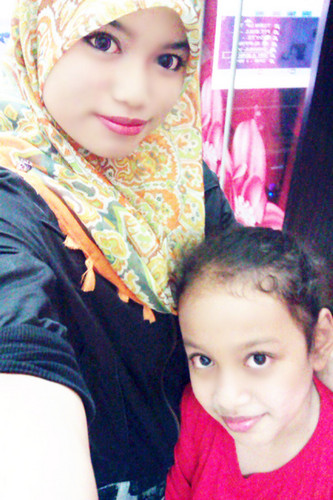 hye..Im Sofiea from Malaysia..Juz col me Fiea....nice 2 meet u..^_^ Love k-pop so much..