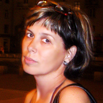 Меня зовут Людмила.
По профессии я графический дизайнер.
Последние пару лет работаю дома, как фрилансер, и кажется, в офис уже никогда не вернусь.