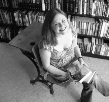 JulzReads's profile picture. Reader, Writer, Reviewer