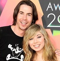 Fan club's Jerry Trainor and the entire cast of iCarly. We love Jerry, Jenn, Nathan, Miranda ❤