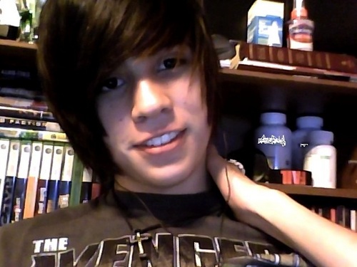 GoogleItNoob's profile picture. Guitar and video games - all day passion!