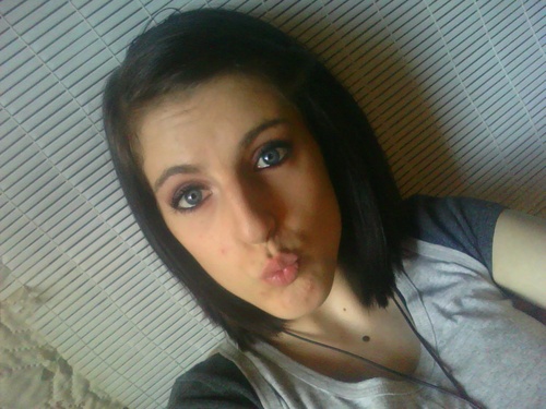 HowToBeInLove's profile picture. I'm just...who I am :) message me if you want!