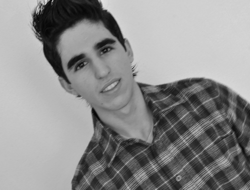 Se voce quer ser melhor, se voce quer ser mais forte, a unica coisa te segurando é voce mesmo.
http://t.co/hlUpm2h4aW