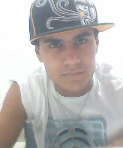 Prazer, Maaax Santos, paulista, 22 anos, engenheiro, canceriano, teatro, natureza, musica, sk8 tmb, mas nem tanto como antes.