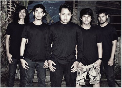 Death Metal from Tangerang | Our member : @ferdynfz (drum) | @ChalkyReborn @Syarief_Rp @Ketumbar (guitar) | @penjoool (bass) | info/Contact : 0812 8763 2858