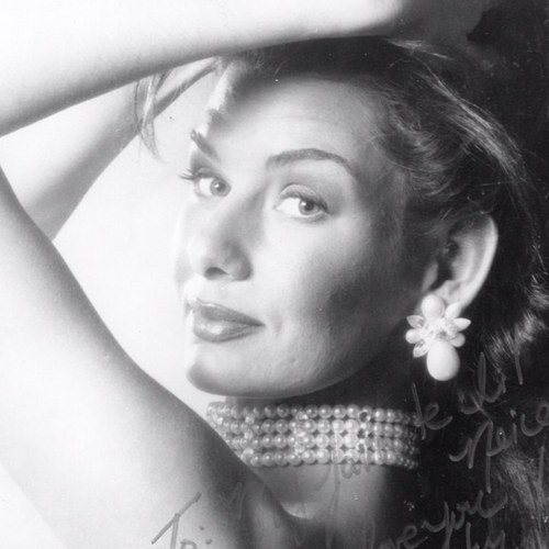 laurieannwalsh's profile picture. 