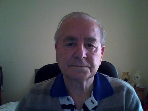 I live in Australia in place could Berwick I live here with my wife Hazel and I like playing golf and working on the Internet.