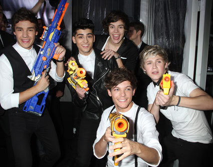 HarrysErection's profile picture. 5 homosexual gods sitting on the stairs acting like idiots and being themselves changed my life forever♥ 
Met Zouis-10.04.12
Sydney concert-13.04.12