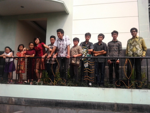Hi! My name's Alif, I'm student in Junior High School 1 Purwakarta. Follow me, OK!!