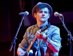 Directioner, Arianator, but a #Friend above all!!!!! MIT are the best band ever xx 
Max Milner is beautiful.
@M_I_Tinseltown follows 20/5/12 :-)