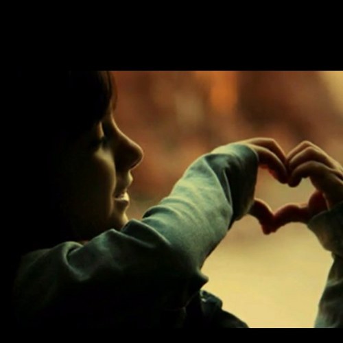 alialmogine's profile picture. أحلق بحثا عن الأفكار الحرة في أعشاشكم . صامت امتهن الفرح !