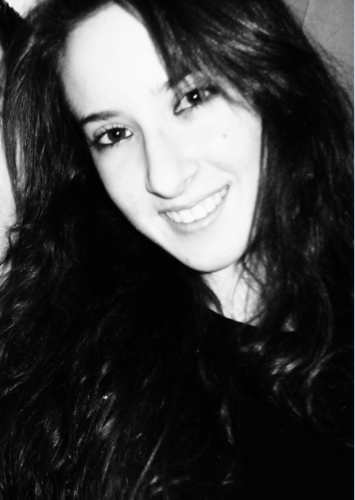 25. Madridista, una parte de mi corazón es blanca. Graduada en Óptica y Optometría. 'No te vayas a dormir sin tener algo en que soñar'