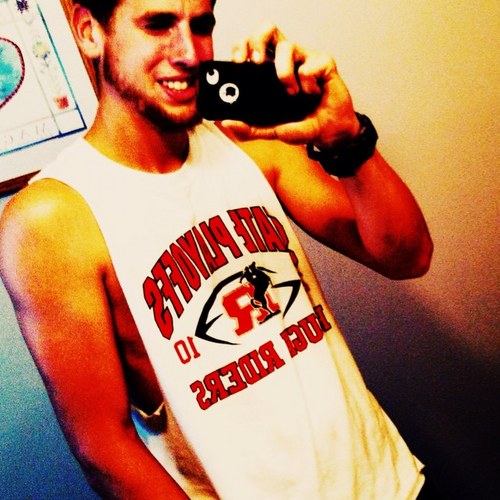 I tweet the be retweeted or humorous. #followback #getmine #ineedmorepeopletotext