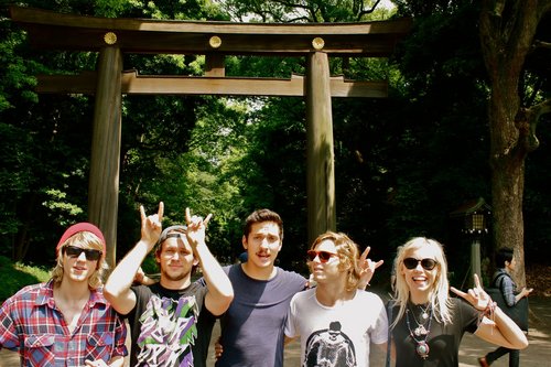 オーストラリアの最高の Pop Punk band...TONIGHTALIVEをサポートする日本のファンページ！Lets show some love Japan! 
もっとTonight Alive (aussie bandなど) について知りたかったらtweet me :D
