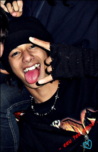 - @_umaabobaa eu txi amo muito, mexmo q vc acorde do nada e falla VAMO COMIGO kkkkkk' minha sonambula q eu amo muito. é chata pra caralho max eu txi amooooo.