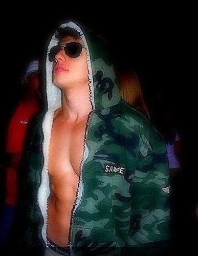 A SORRIR EU PRETENDO LEVAR A VIDA... ♫


http://t.co/VxCB4lue2u