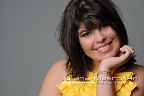 A alegria adquire-se. É uma atitude de coragem. Ser alegre não é fácil, é um ato de vontade.  Daniela meirelles