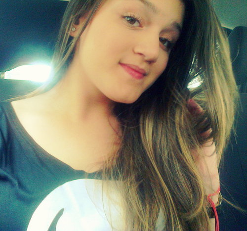 “E apesar de tudo[…] eu continuo seguindo, continuo sorrindo e continuo levando.”
—  Querido John.