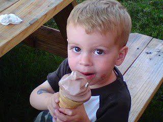 Hey Guys I'm Royce Drew Bieber. I love to play baceball and sing Follow me and i will Follow u bk :)