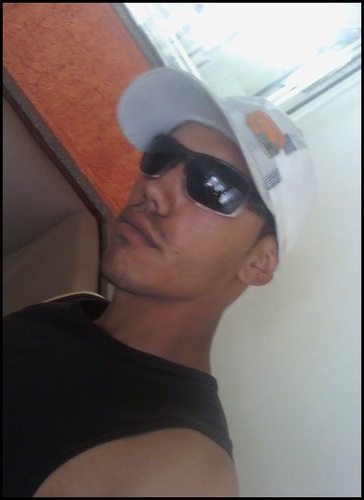 Pros parceiros, tenho a oferecer minha presença , Talvez até confusa, mas leal e intensa ♫♪