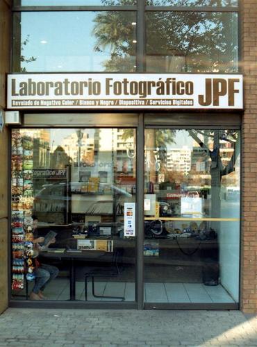 Laboratorio Fotográfico para amantes de la fotografía! servicios analogo color b/n E6 e impresión digital Productos importados ILFORD Kodak Fuji Paterson y más!