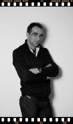 Öylesine kurnaz, öylesine hain, öylesine cevval bir kişiyim ki. Mesela sabah kalktım yüzümü yıkıycam di mi? Yıkamıyorum...