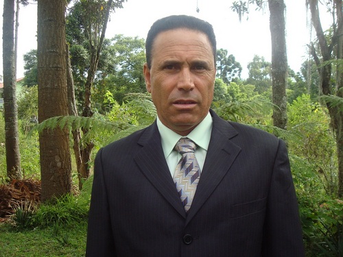 política se faz com ÉTICA E DESCENCIA!! vamos POLITIZAR a população brasileira,por que são cegos, analfabetos e ignorantes politicamente falando.