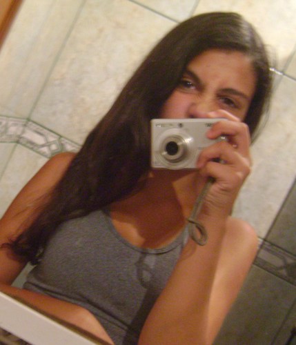 #Libriana , futura adevogada , ciúmenta , gente boa ,adoro cinema , amo comer chocolate,choro nas horas mais erradas,AAH e colorada ú.ú Segue? Sigo de voltá :]*