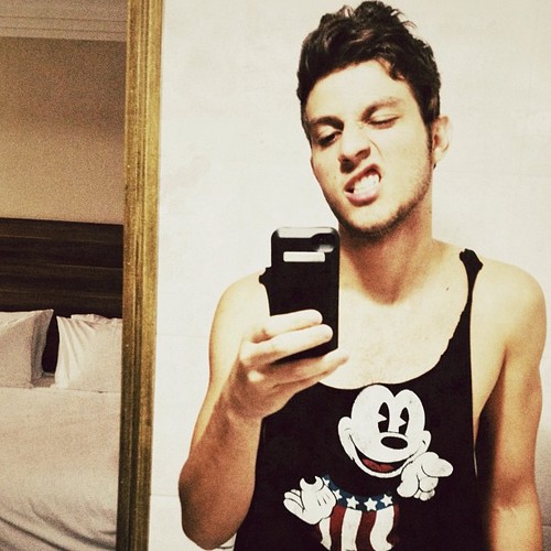 Em Palavras Não sei Dizer Como é Grande o Meu Amor por Você... @ChayLeao --- Dizer que te Amo é muito Pouco pra Expressar oq Sinto Por Você!!!