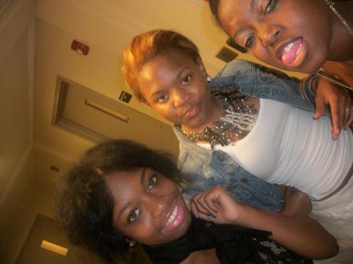 FOLLOW ME FOOL :) 
I MEAN DUHH IM BEAUTIFUL :)
IN YO ASS BET NOT UNFOLLOW ME