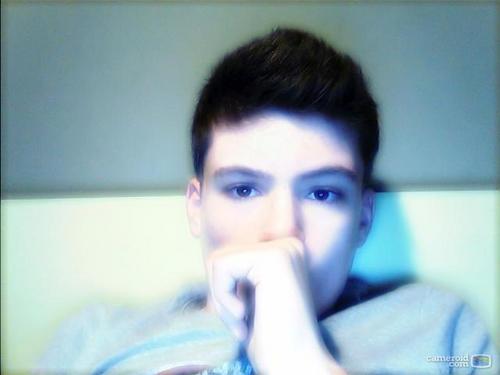 Pas_dBlaze's profile picture. J'ai jamais voulu me présenter, donc je le ferais pas. Bisous. 3