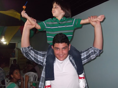 quem se define , se limita