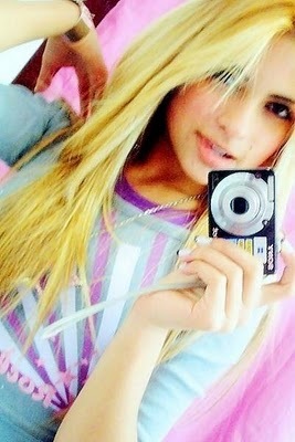 Quem me vê me vê sorrindo e vai ser sempre assim =)
