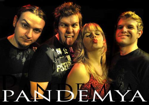 Fc dedicado a Banda de rock Pandemya (Paula:Vocal, Piricks:Batera, Estevan:Guitarra e Lucas: Baixo).