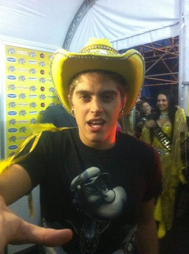 Dona: @Maria_Mariah_JF . Since: 09/12/2010

@FebreMania mandou beijo pro FC !!
