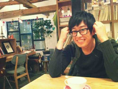축구와 정치의 콜라보레이션. 사커킥 연습중