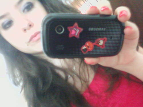 essa..pessoinha qe sofre,qe rih doh nada,qe ama e leva na kara..mais nka deixa de amar..neh manoh:)
eu te amoh priminha.
_Mah_Monteiro