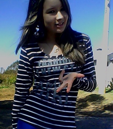 ~a garotinha imperfeita,
aqeela qeê ja sofreu por amor,
aqeela qe sabe se arrepender...
Um tipo certo, de gαrotα errαdα (66