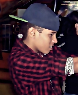 No seu novo #Sorriso não vejo aquele antigo #Brilho Tempos antigos ( Mc Yurinho. )