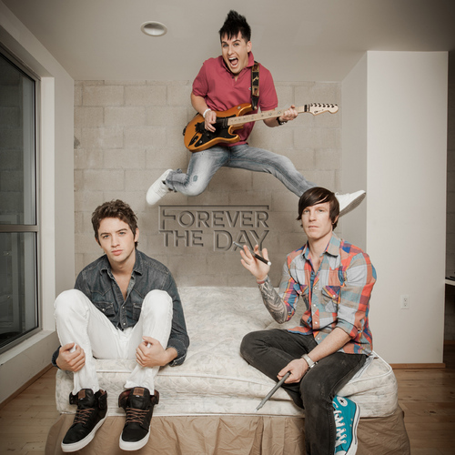 Johnny Pacar - Vocals/Guitar @johnnypacar 
Jason Ywahu - Drums/Programming @jasonywahu