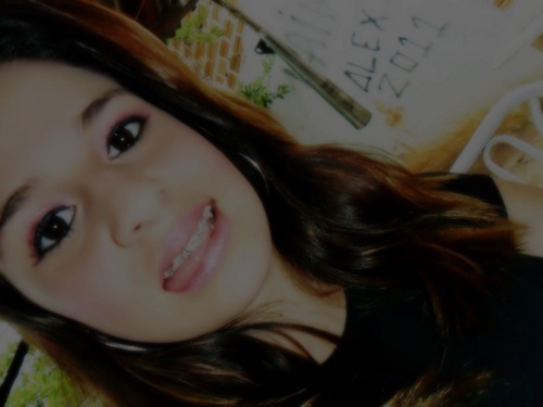Deus , eu , familia , 15 ,solteira  s2 ' , dançar , musica , amigos ,tv , celular , sair , beber , funk !