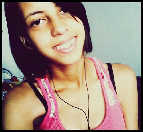 - Olha para minha foto e lê o meu nome !
- Prazer ela mesma ! :D
sou a maça que faltava na sua salada de frutas !
siiga. & verá q o prazer é todo seu ! :)