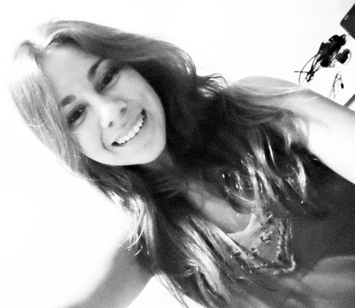 Soou do tamanho daquilo que sinto, que vejo, e que faço .. nao do tamanho que as pessoas me enxergam '')