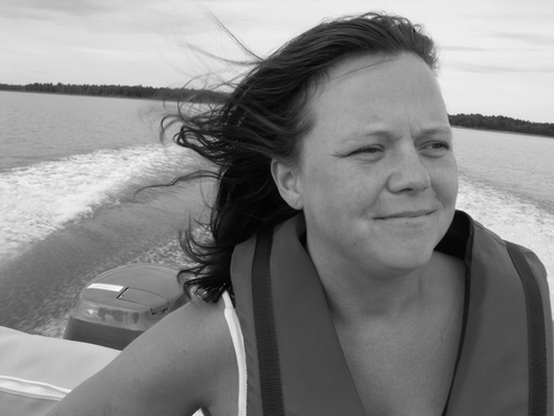 Stolt jämtländska, medmänniska och världsmedborgare. 2 barn som vuxit i min mage och flera barn som vuxit i mitt hjärta, förstärkt familjehem och leg lärare.