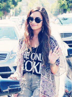 Hola!Soy Lovatica Me LLamo Valen Y Amo A Demi Lovato La Amo