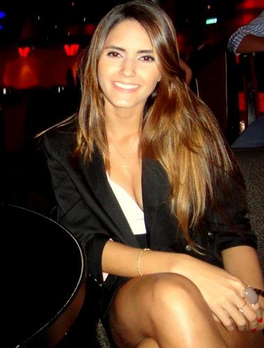 Acorde garota! Você é linda, inteligente, tem um ótimo perfume e seus olhos brilham mais que um punhado de purpurina. Do Seu namorado