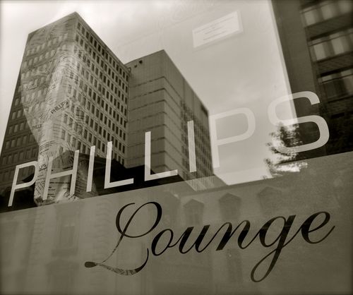 Le resto lounge bar branché au coeur de Montréal!
The one and only resto lounge downtown Montreal!